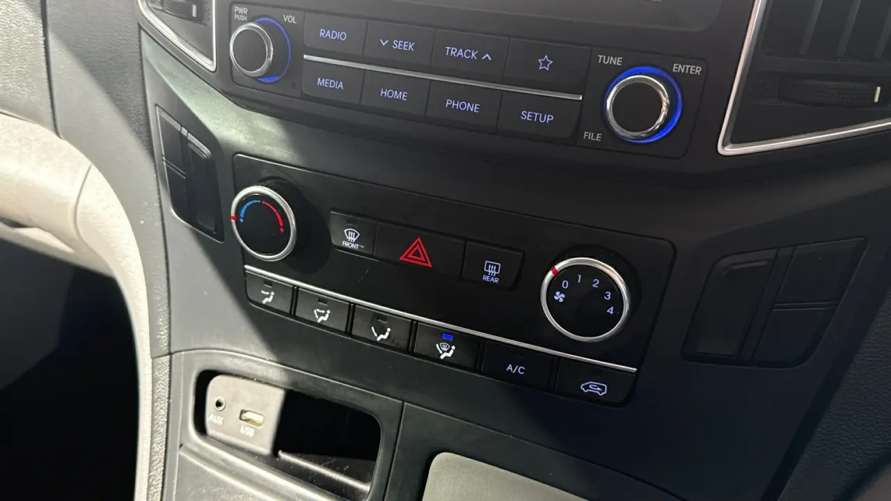 2020 HYUNDAI iLOAD Gallery Image 17