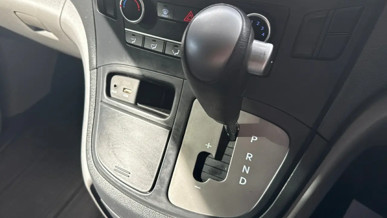 2020 HYUNDAI iLOAD Gallery Image 18