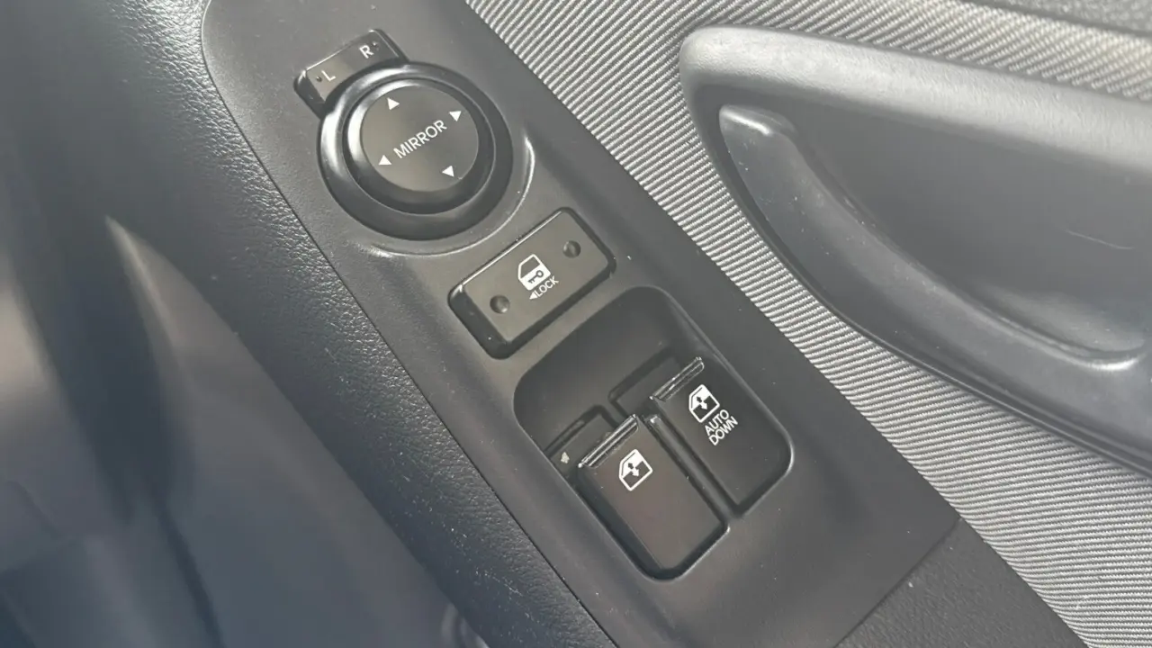 2020 HYUNDAI iLOAD Gallery Image 19