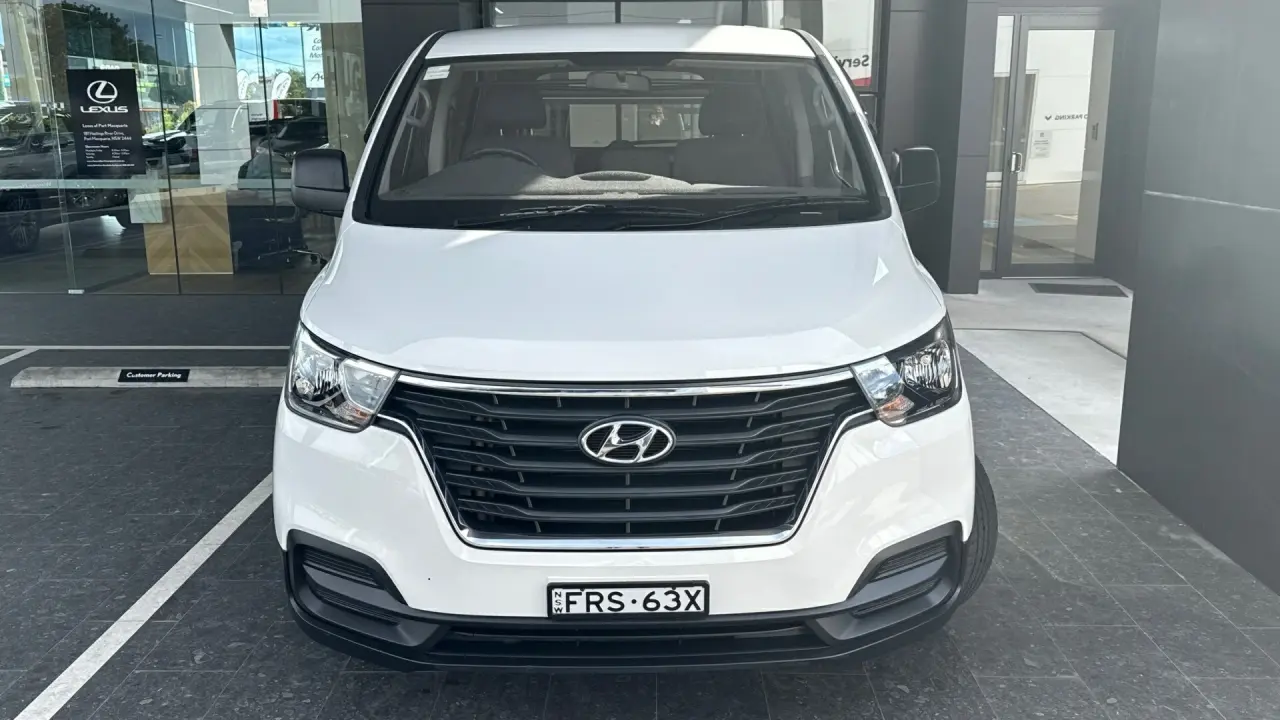 2020 HYUNDAI iLOAD Gallery Image 2