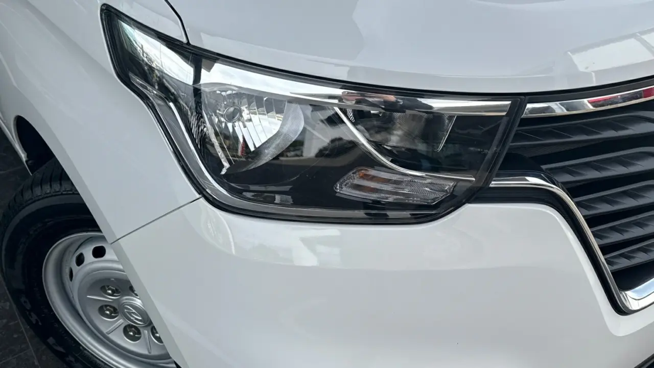 2020 HYUNDAI iLOAD Gallery Image 3