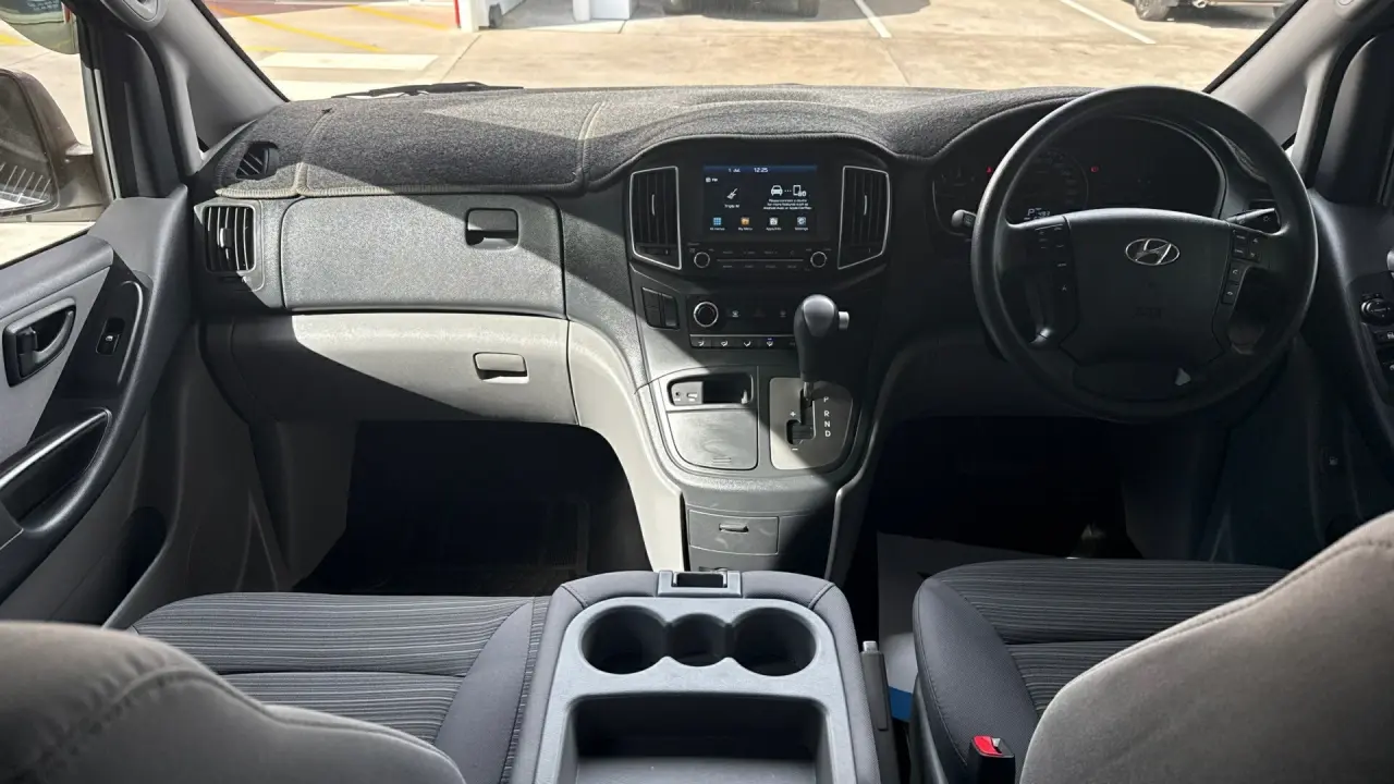 2020 HYUNDAI iLOAD Gallery Image 8