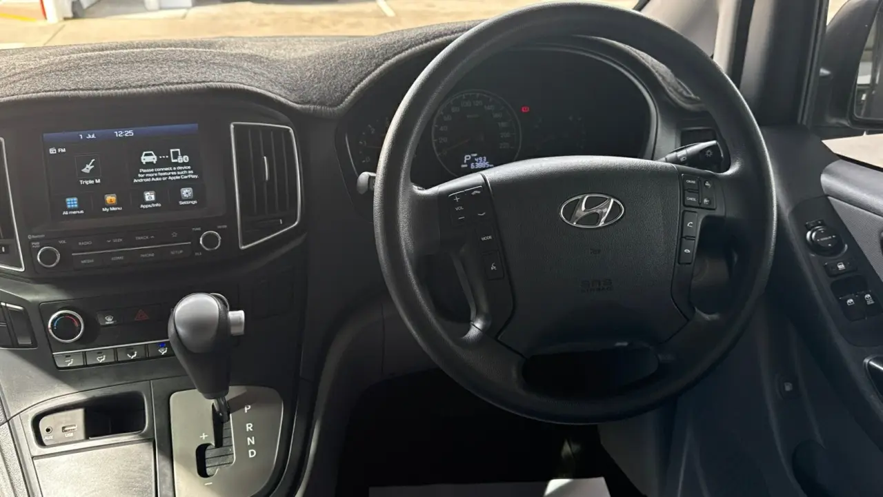 2020 HYUNDAI iLOAD Gallery Image 9