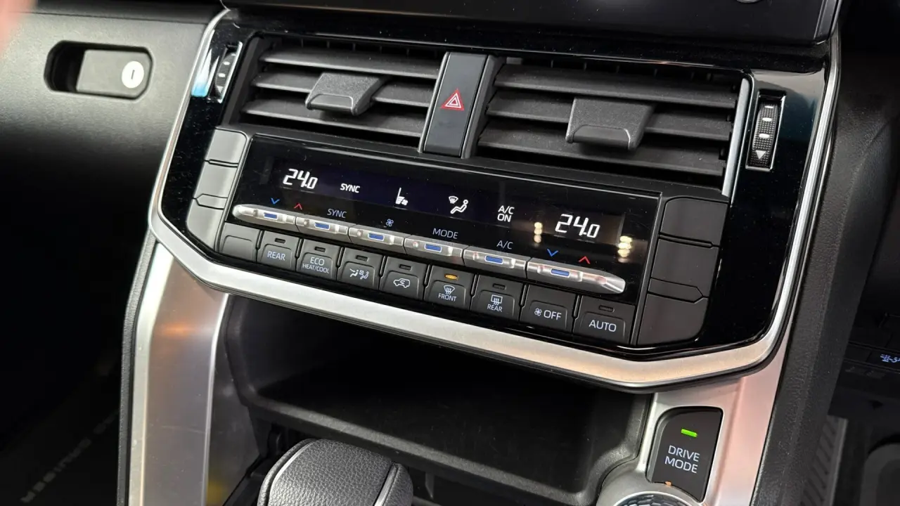 2022 Toyota Landcruiser Gallery Image 13