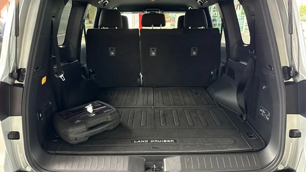 2022 Toyota Landcruiser Gallery Image 6