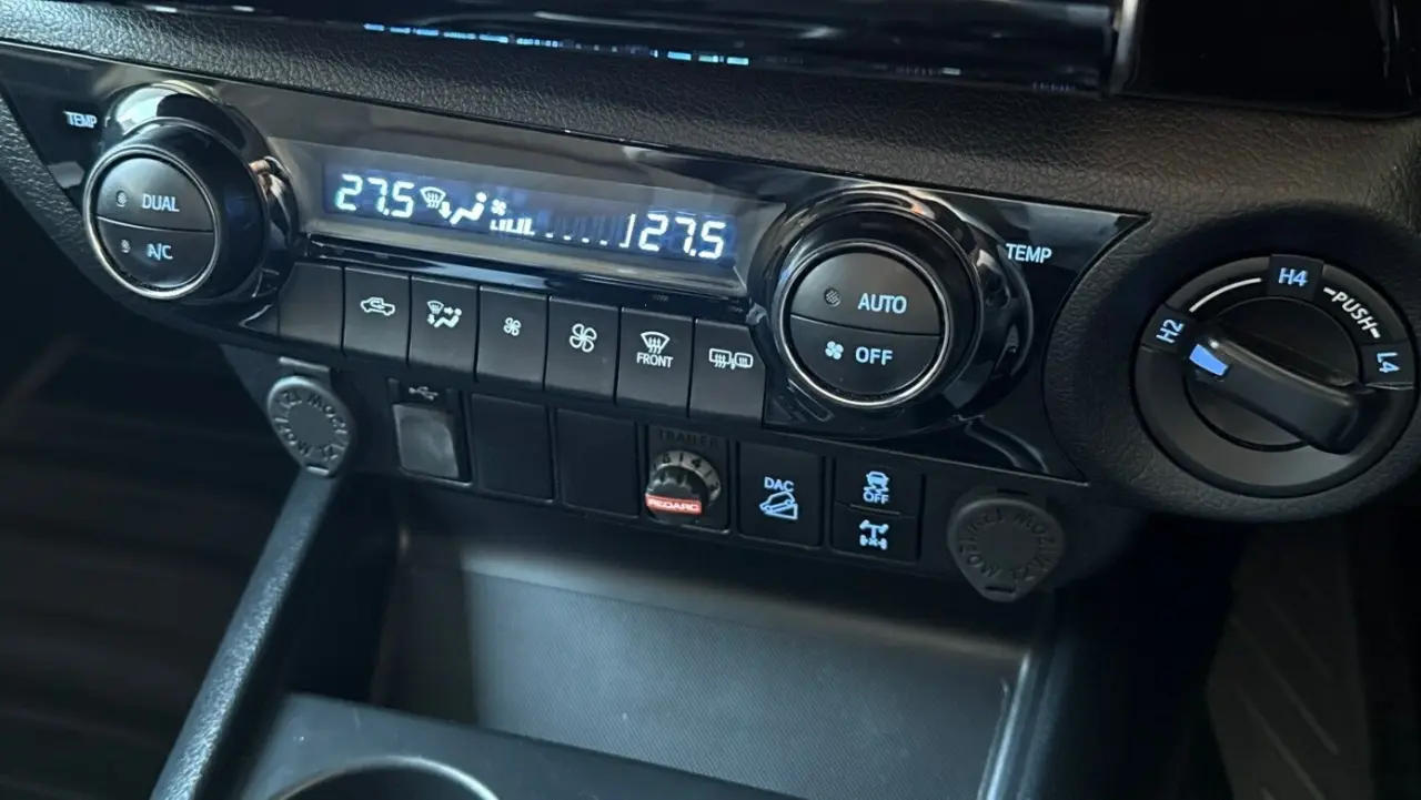 2022 Toyota Hilux Gallery Image 17