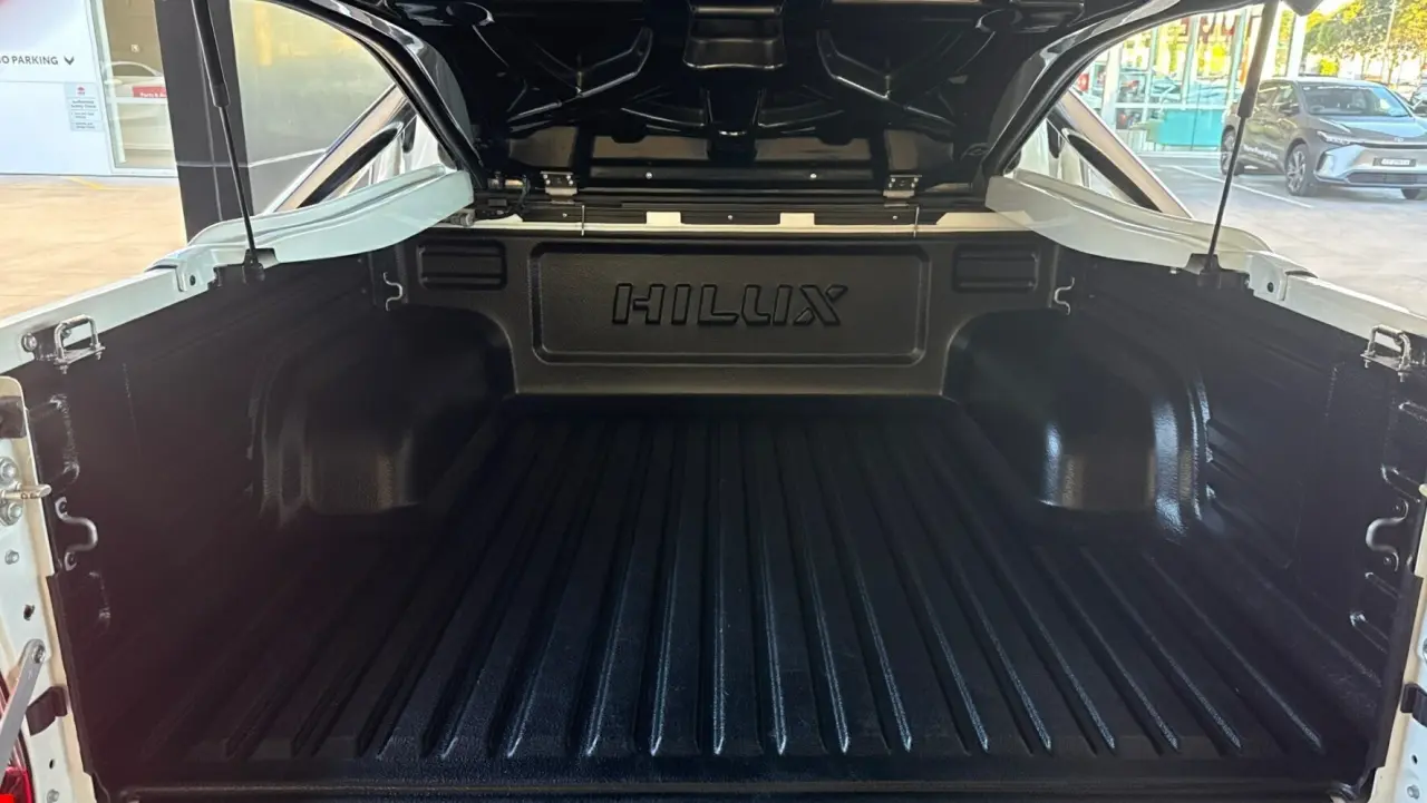 2022 Toyota Hilux Gallery Image 7
