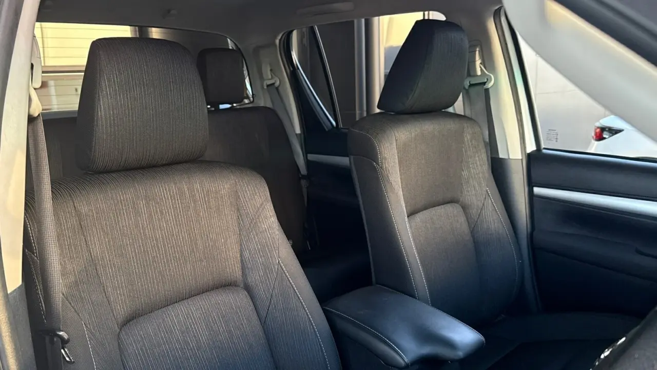 2022 Toyota Hilux Gallery Image 9