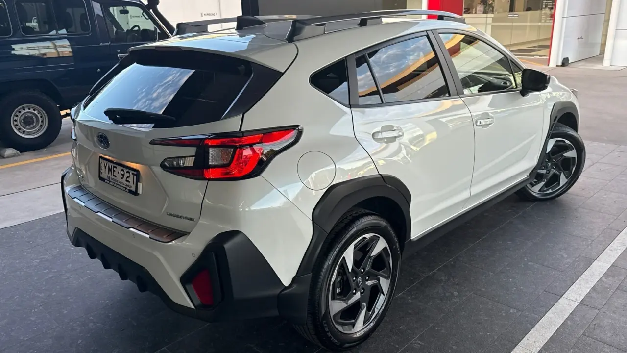 2023 SUBARU CROSSTREK Gallery Image 4