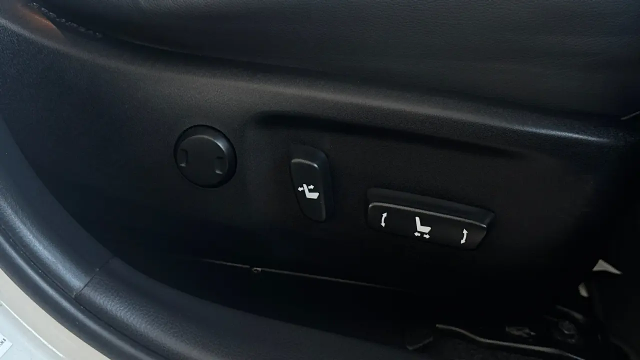 2013 Toyota Corolla Gallery Image 11