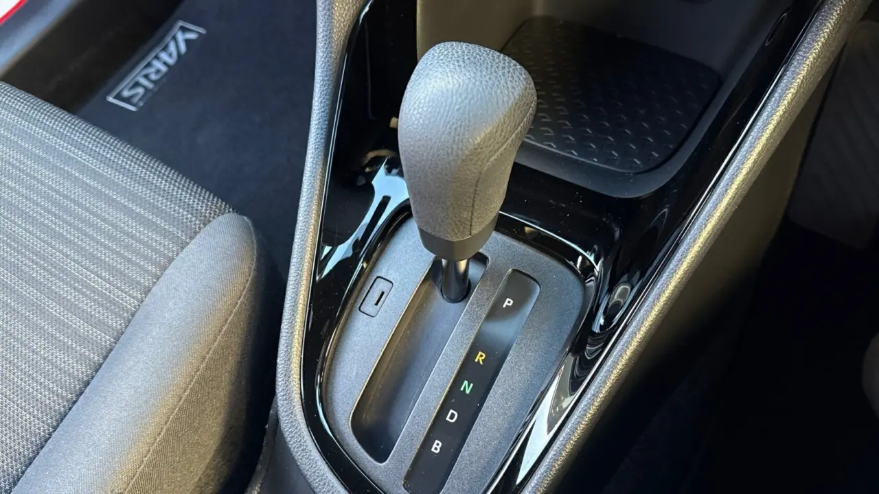 2021 Toyota Yaris Gallery Image 17
