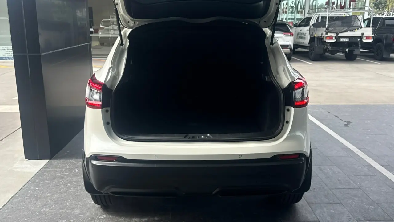 2019 NISSAN QASHQAI Gallery Image 5