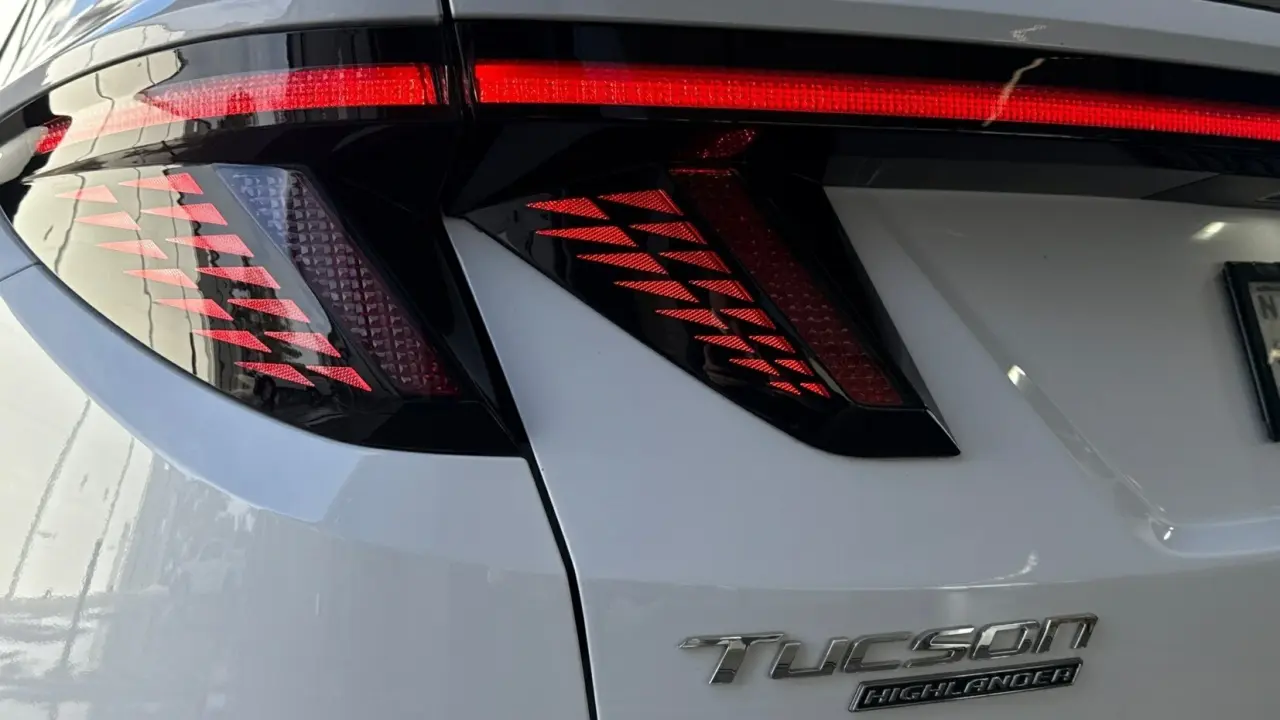 2021 HYUNDAI TUCSON Gallery Image 6