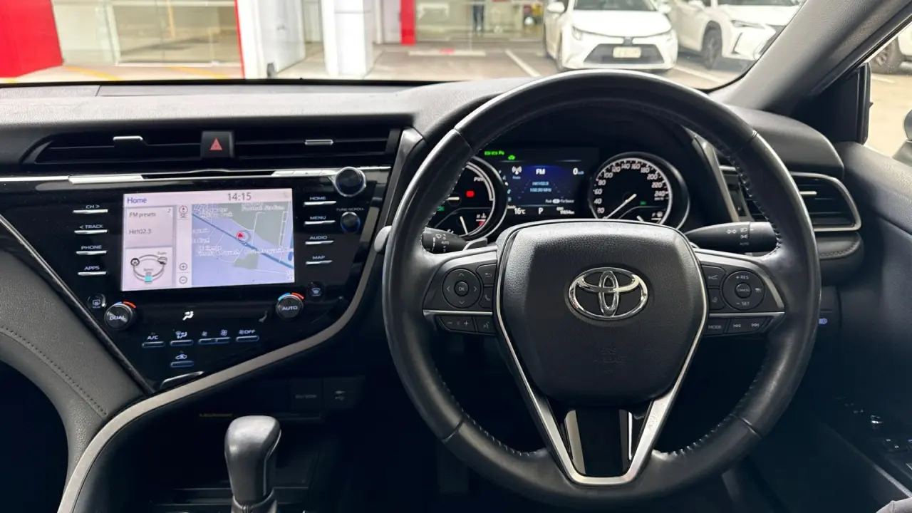 2018 Toyota Camry Hybrid Gallery Image 11