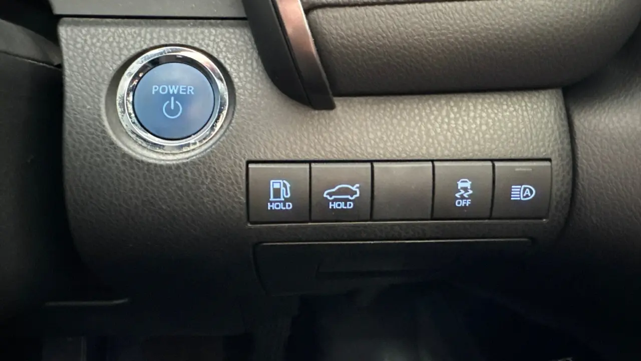 2018 Toyota Camry Hybrid Gallery Image 12