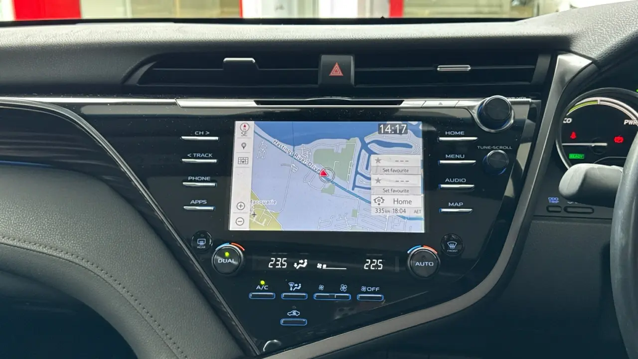2018 Toyota Camry Hybrid Gallery Image 13