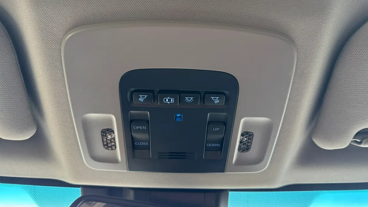 2018 Toyota Camry Hybrid Gallery Image 14