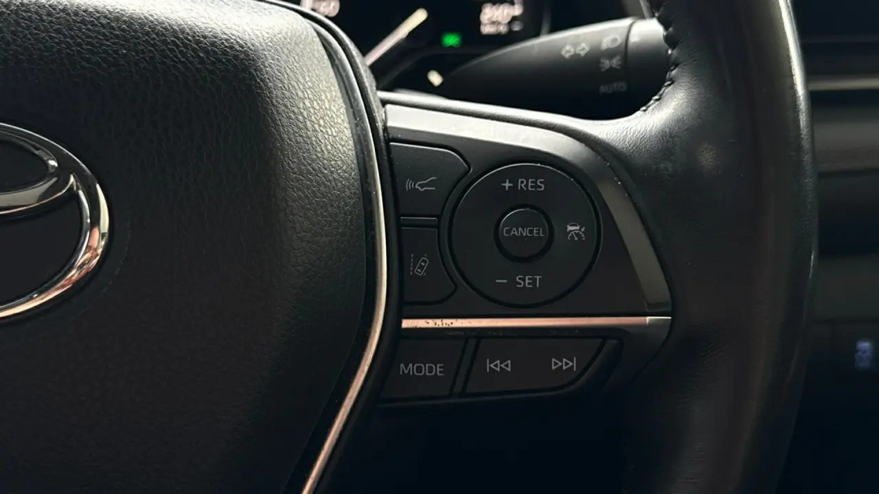 2018 Toyota Camry Hybrid Gallery Image 15