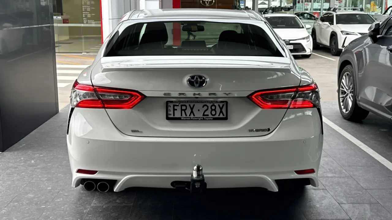 2018 Toyota Camry Hybrid Gallery Image 4