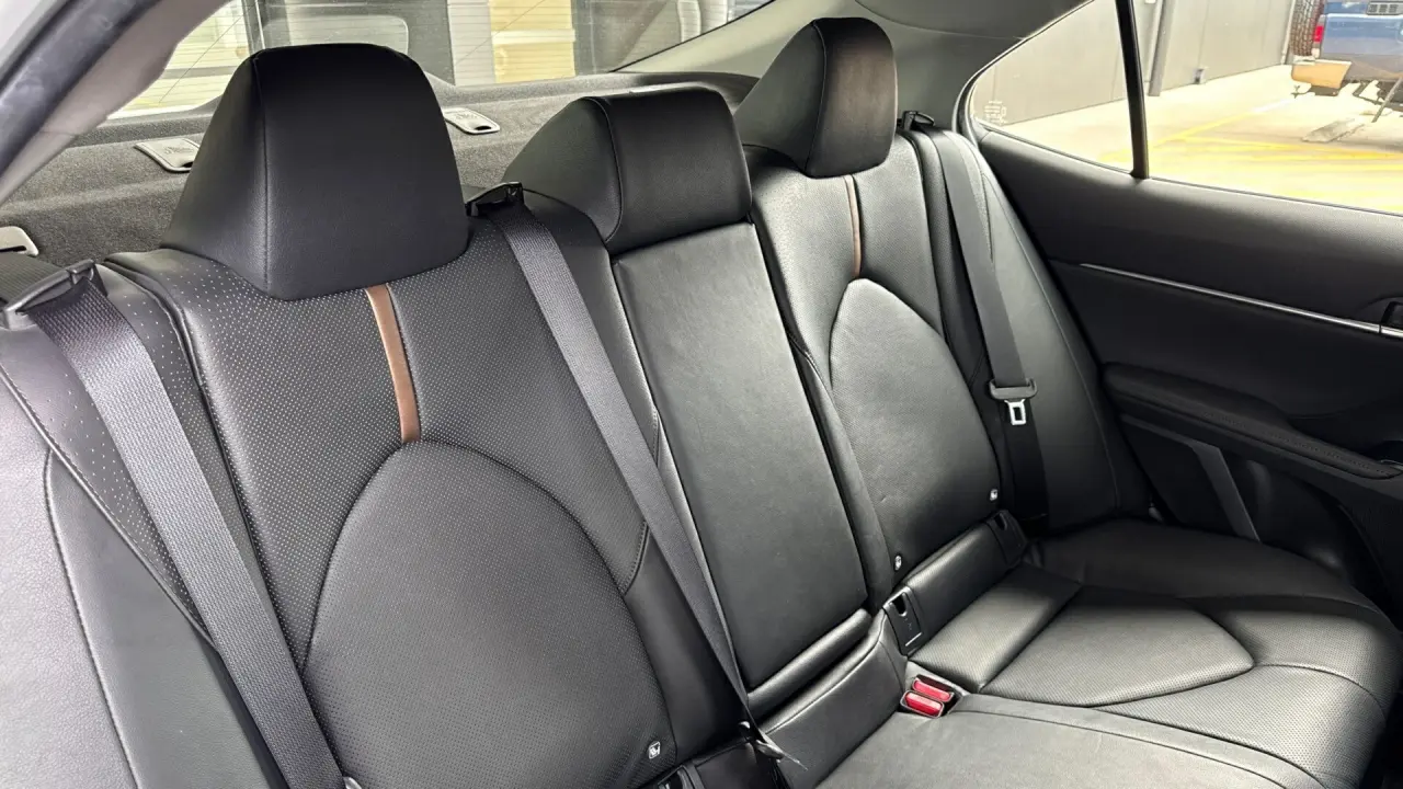 2018 Toyota Camry Hybrid Gallery Image 7