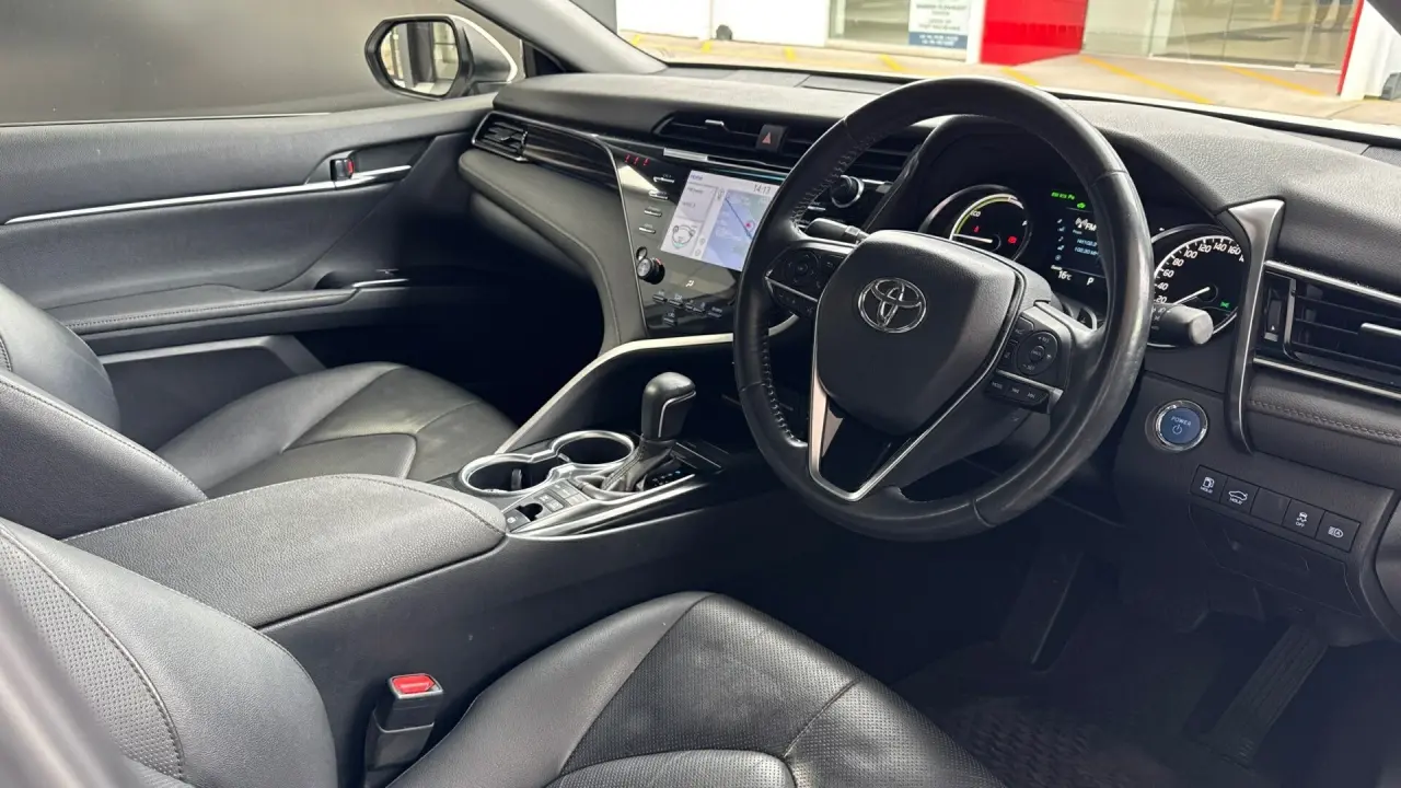 2018 Toyota Camry Hybrid Gallery Image 8