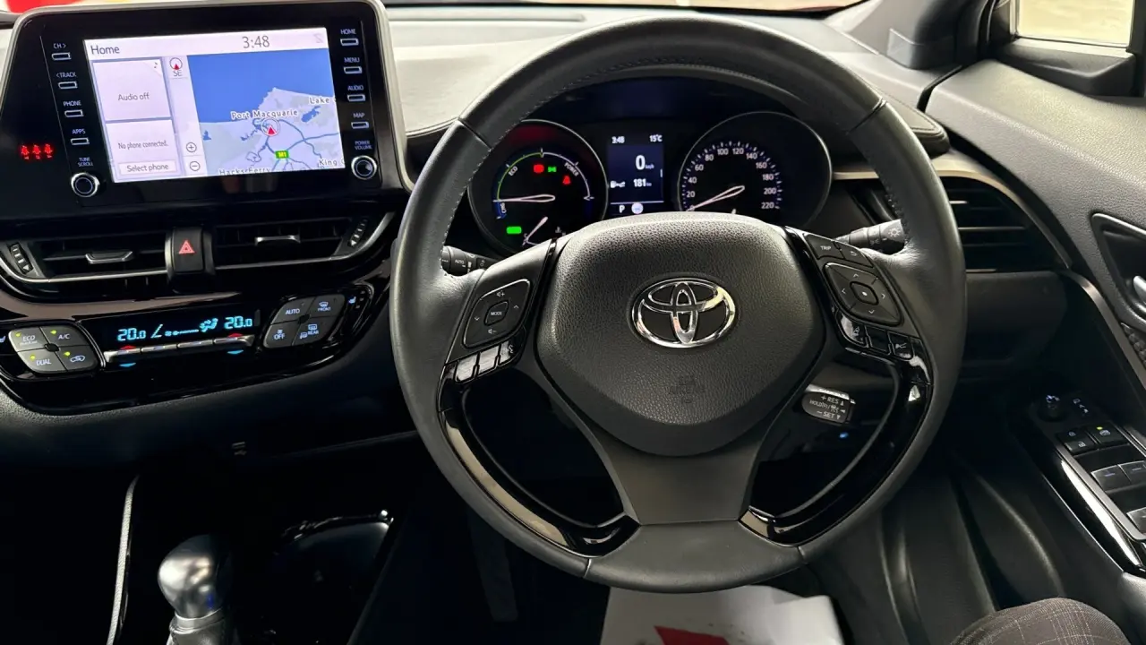 2021 Toyota C-HR Hybrid Gallery Image 11