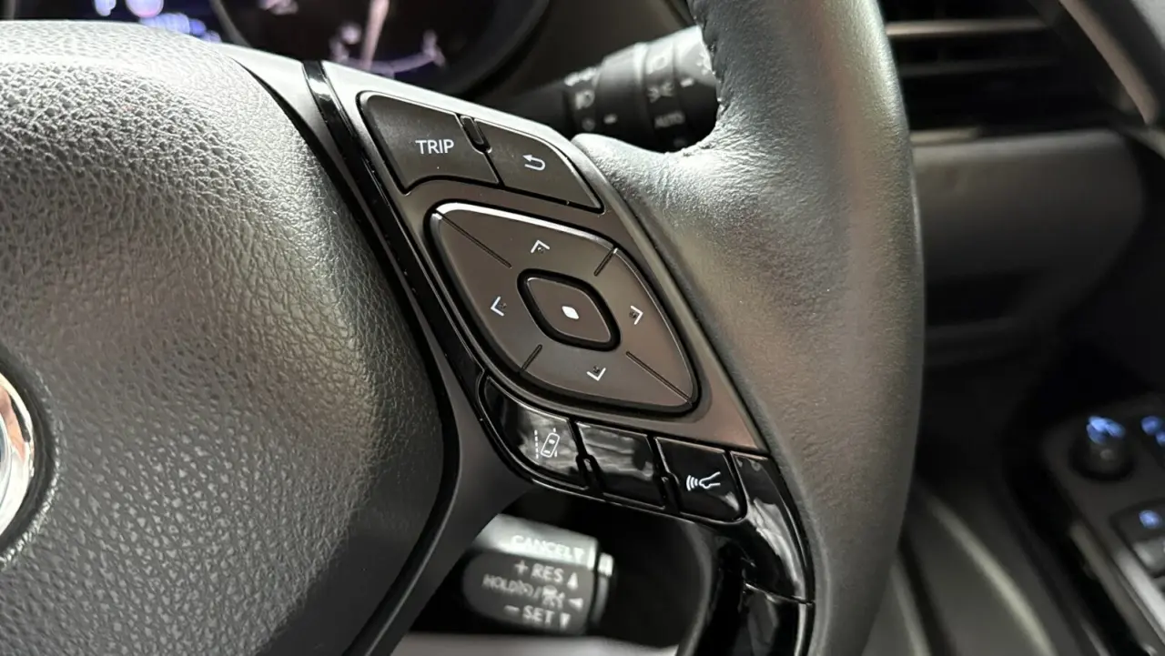 2021 Toyota C-HR Hybrid Gallery Image 13