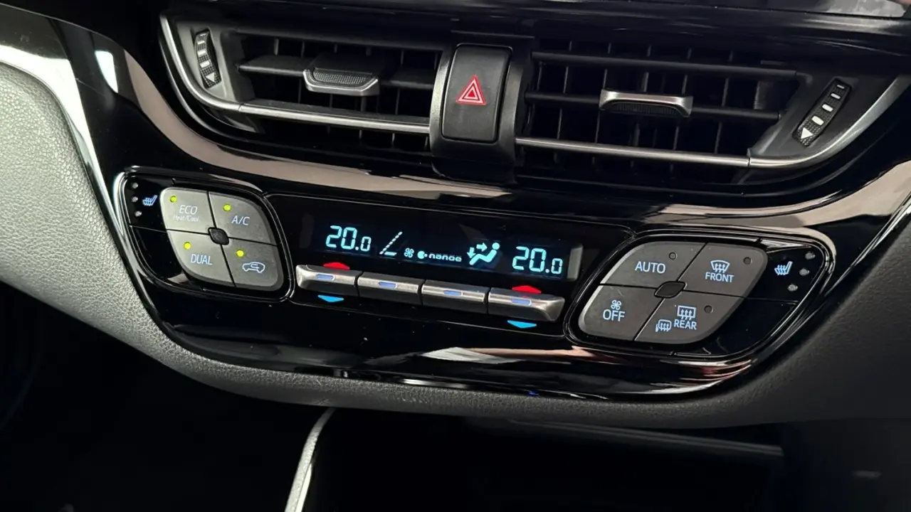 2021 Toyota C-HR Hybrid Gallery Image 16
