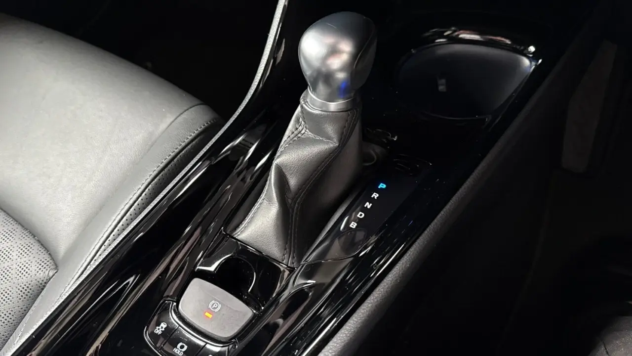 2021 Toyota C-HR Hybrid Gallery Image 17