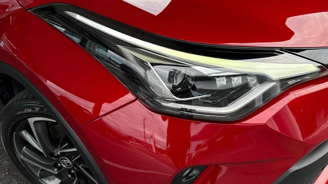2021 Toyota C-HR Hybrid Gallery Image 3