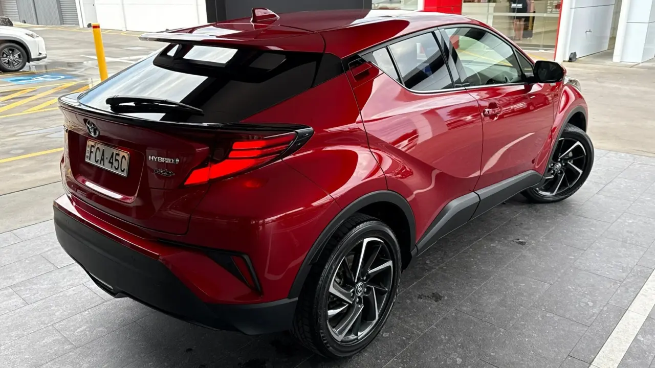 2021 Toyota C-HR Hybrid Gallery Image 4