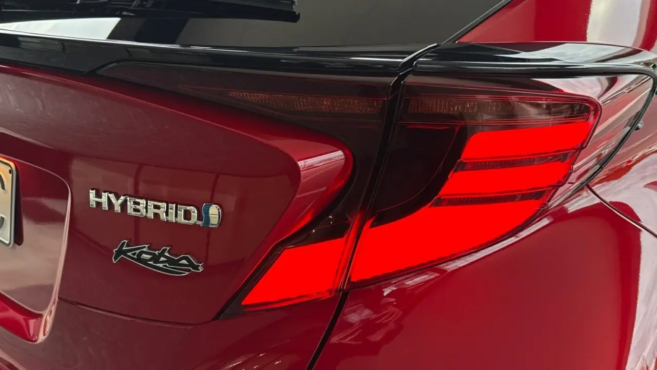 2021 Toyota C-HR Hybrid Gallery Image 6