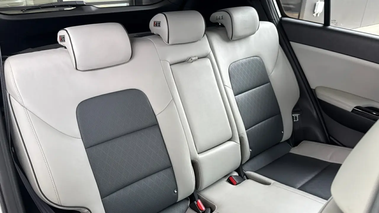 2017 KIA SPORTAGE Gallery Image 8
