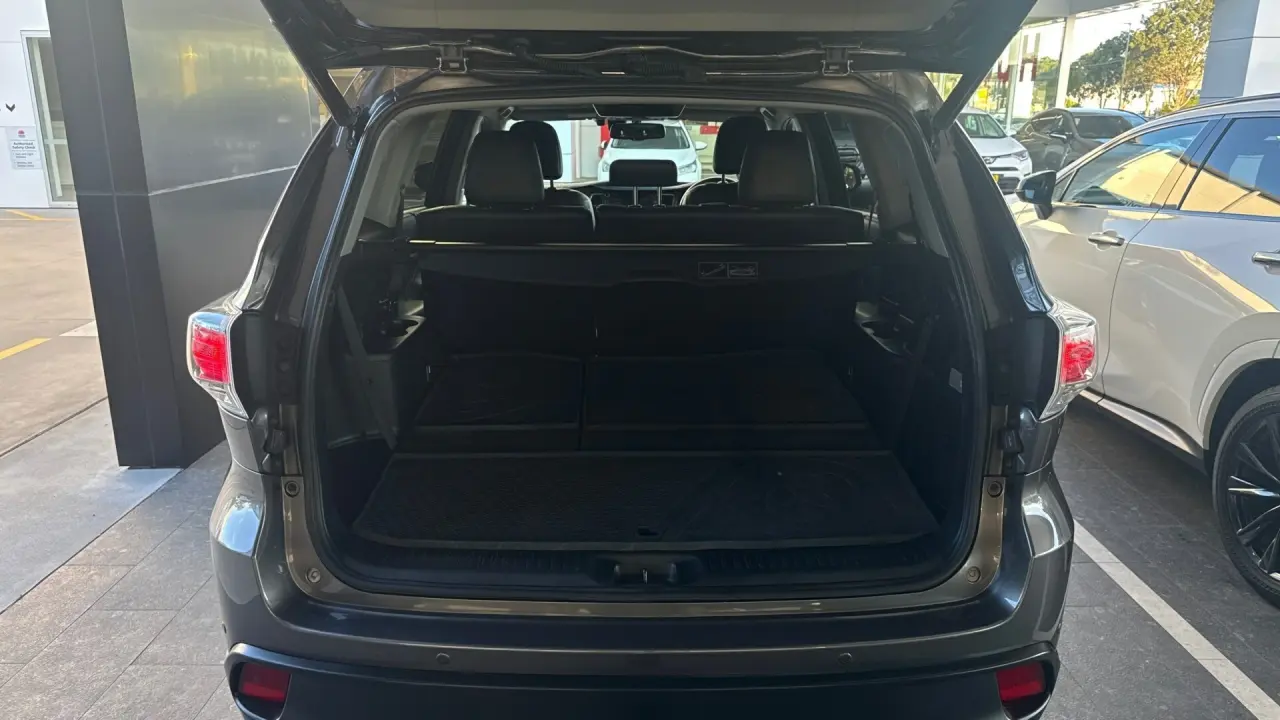 2016 Toyota Kluger Gallery Image 6