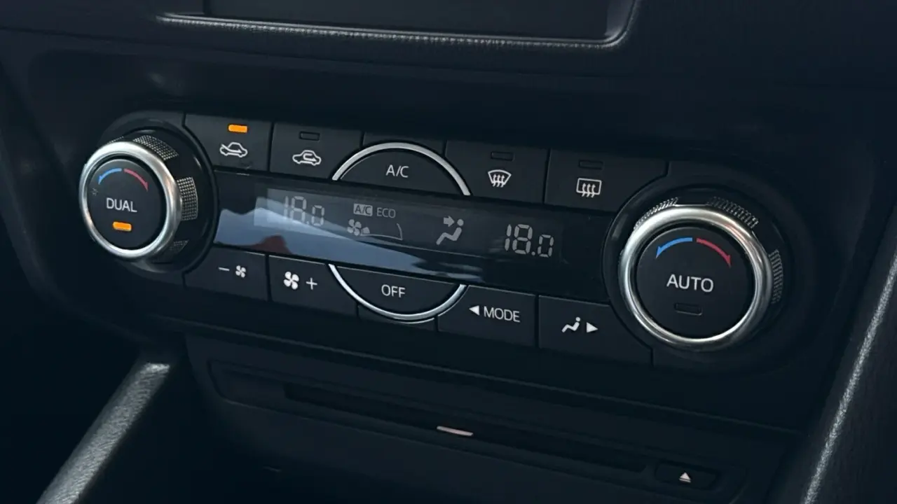 2014 MAZDA MAZDA3 Gallery Image 16
