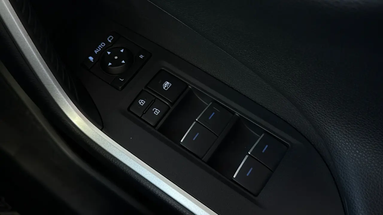 2021 Toyota Rav4 Hybrid Gallery Image 16