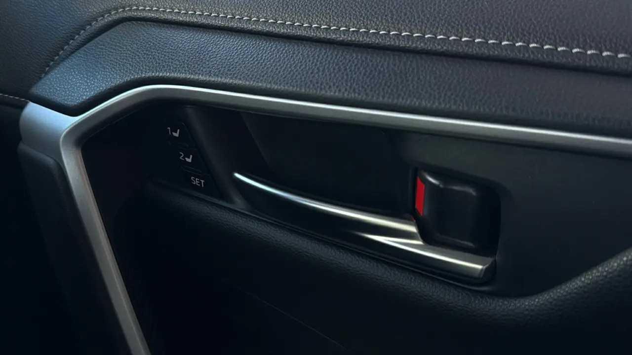 2021 Toyota Rav4 Hybrid Gallery Image 17
