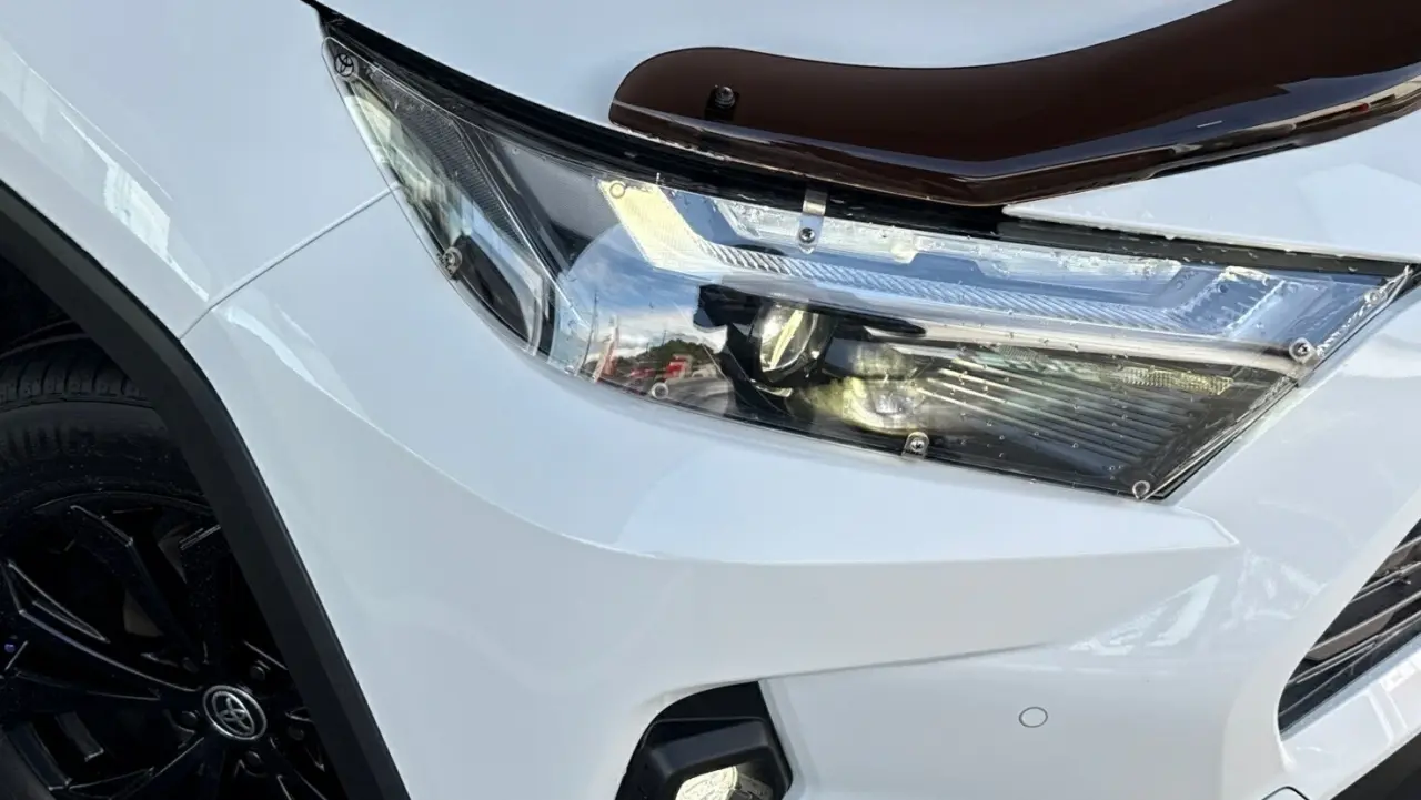 2021 Toyota Rav4 Hybrid Gallery Image 3