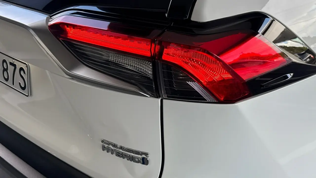 2021 Toyota Rav4 Hybrid Gallery Image 6