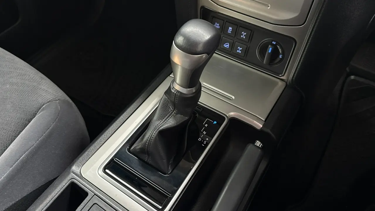 2022 Toyota Prado Gallery Image 18