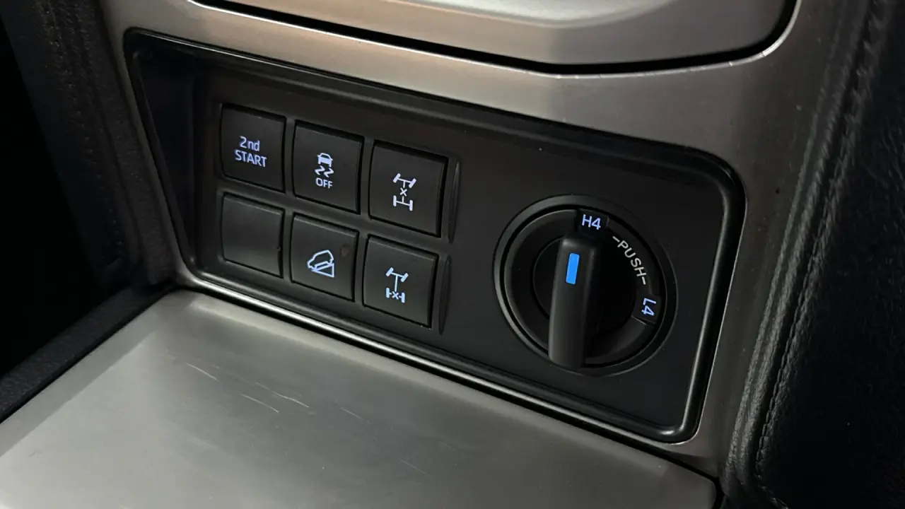 2022 Toyota Prado Gallery Image 19