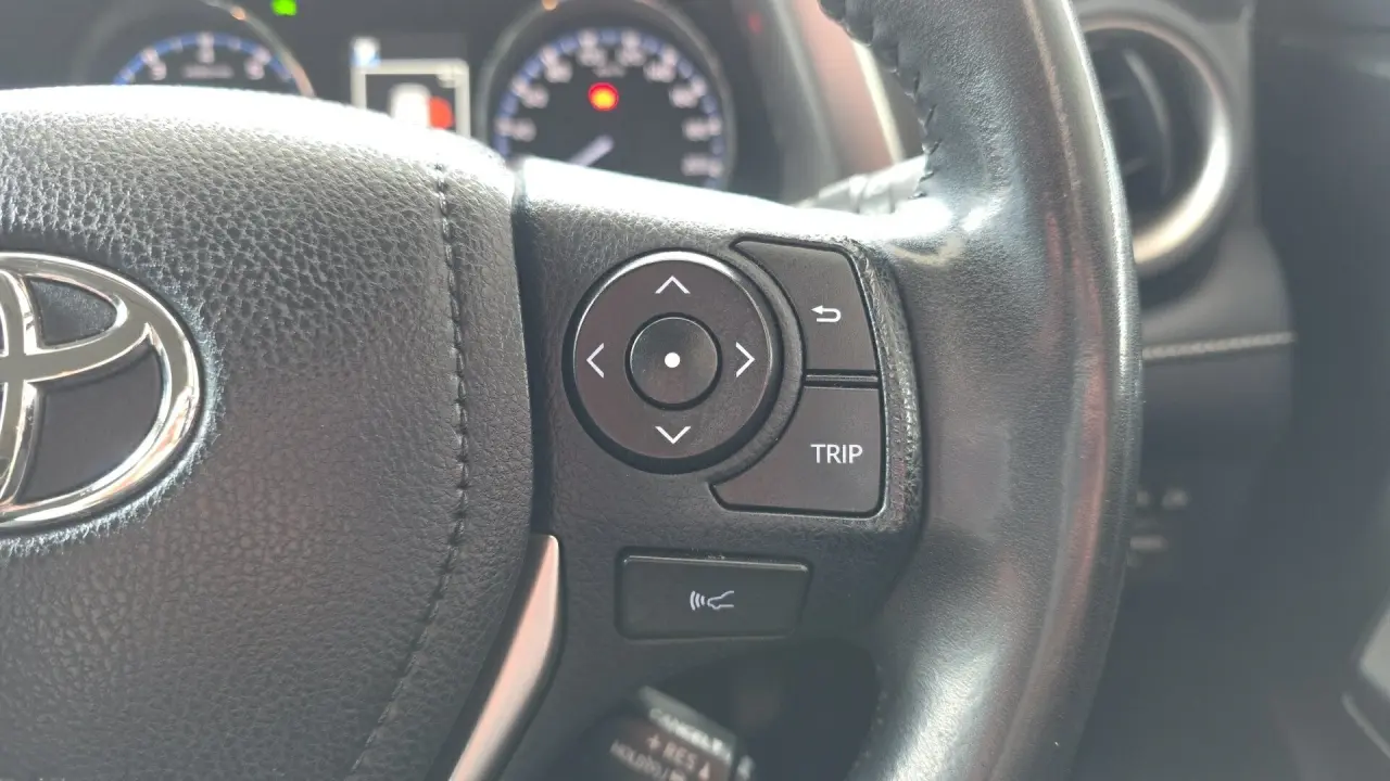 2017 Toyota RAV4 Gallery Image 10