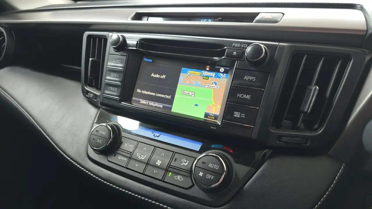 2017 Toyota RAV4 Gallery Image 12