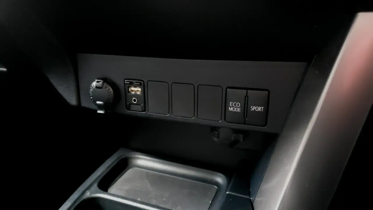 2017 Toyota RAV4 Gallery Image 14