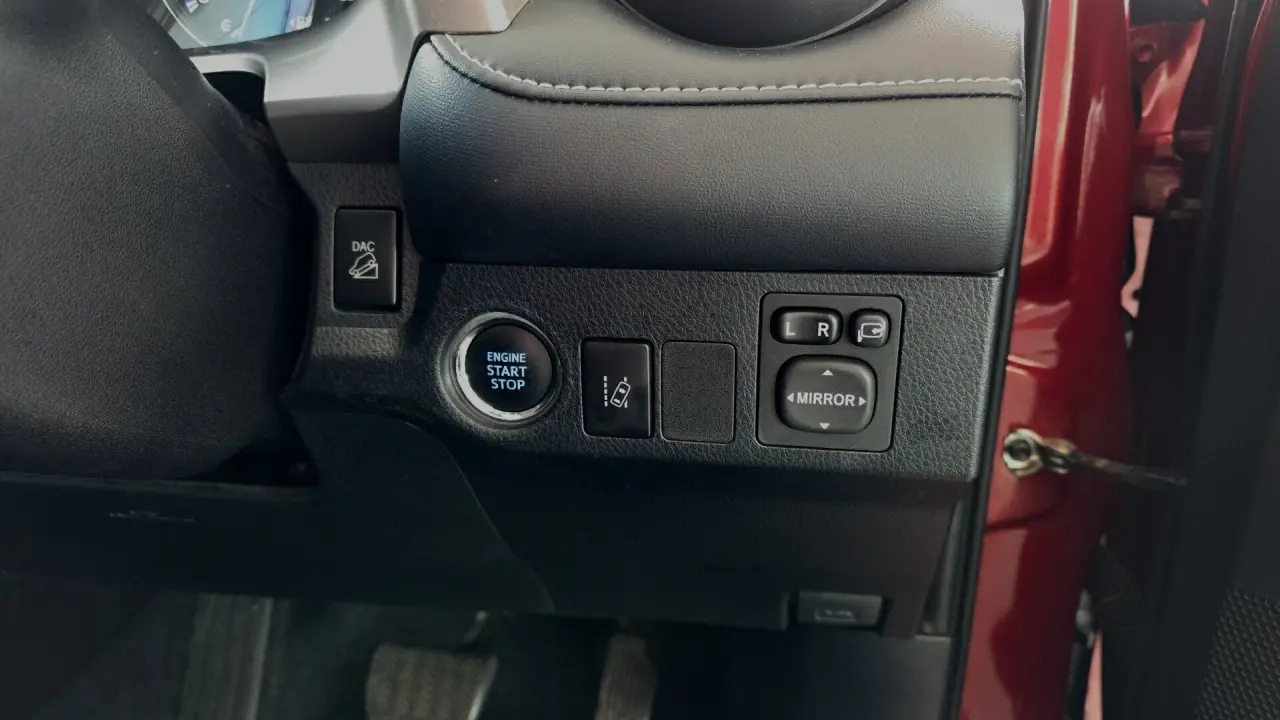 2017 Toyota RAV4 Gallery Image 15