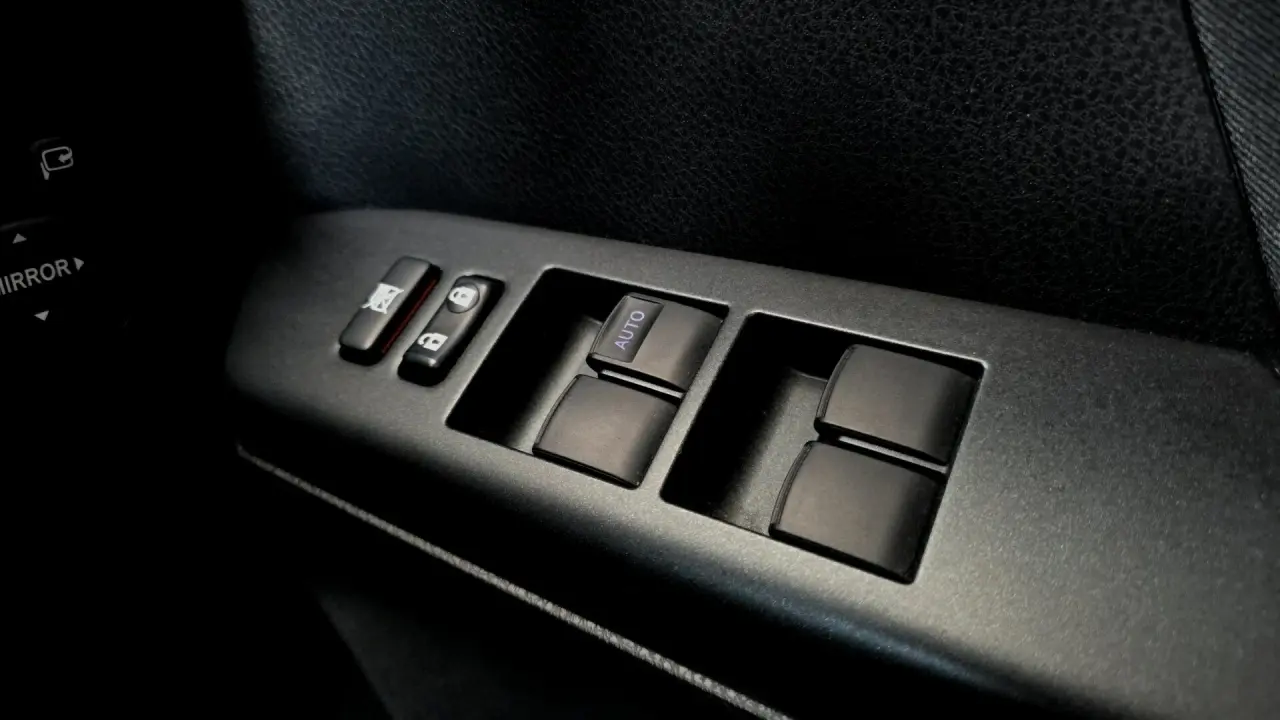 2017 Toyota RAV4 Gallery Image 16