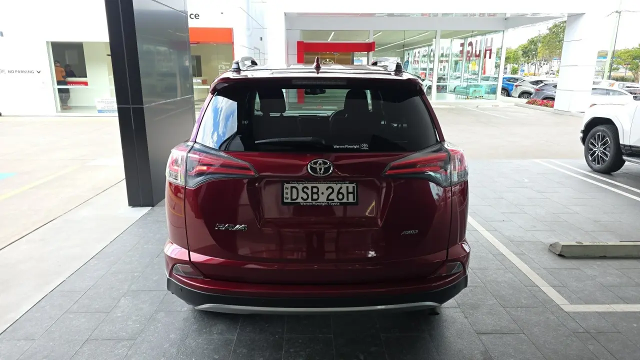 2017 Toyota RAV4 Gallery Image 3