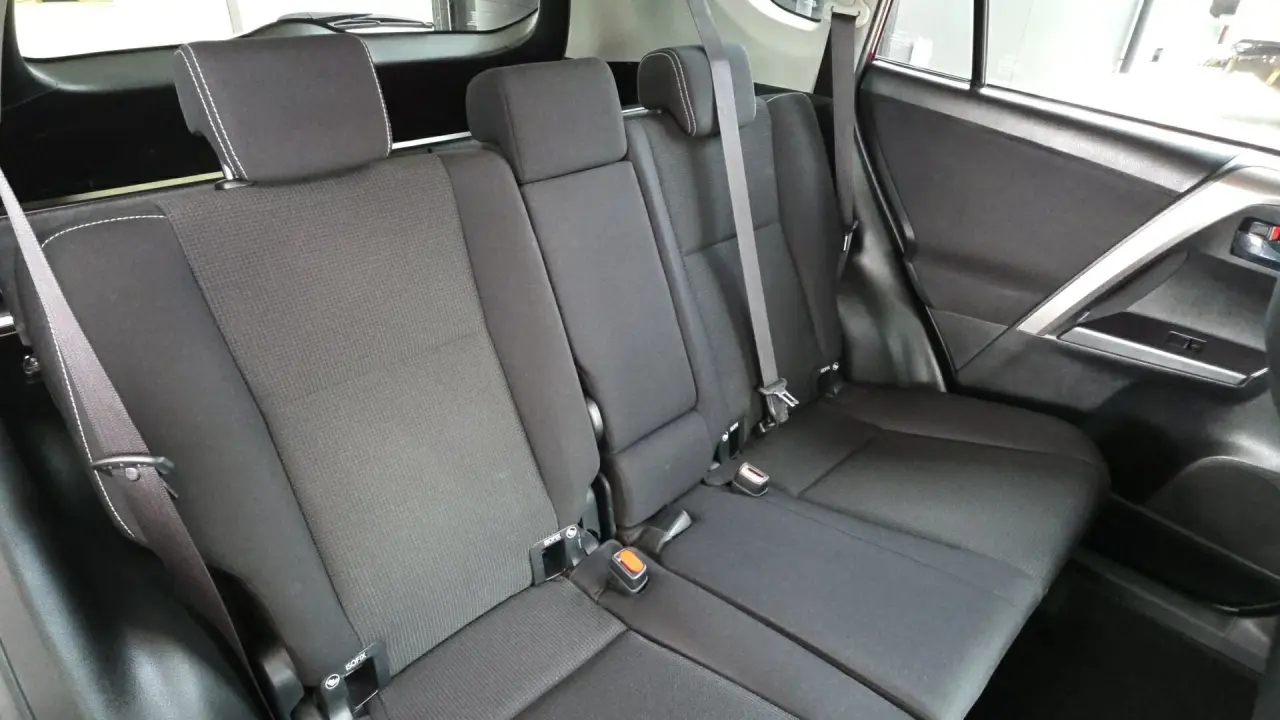 2017 Toyota RAV4 Gallery Image 5