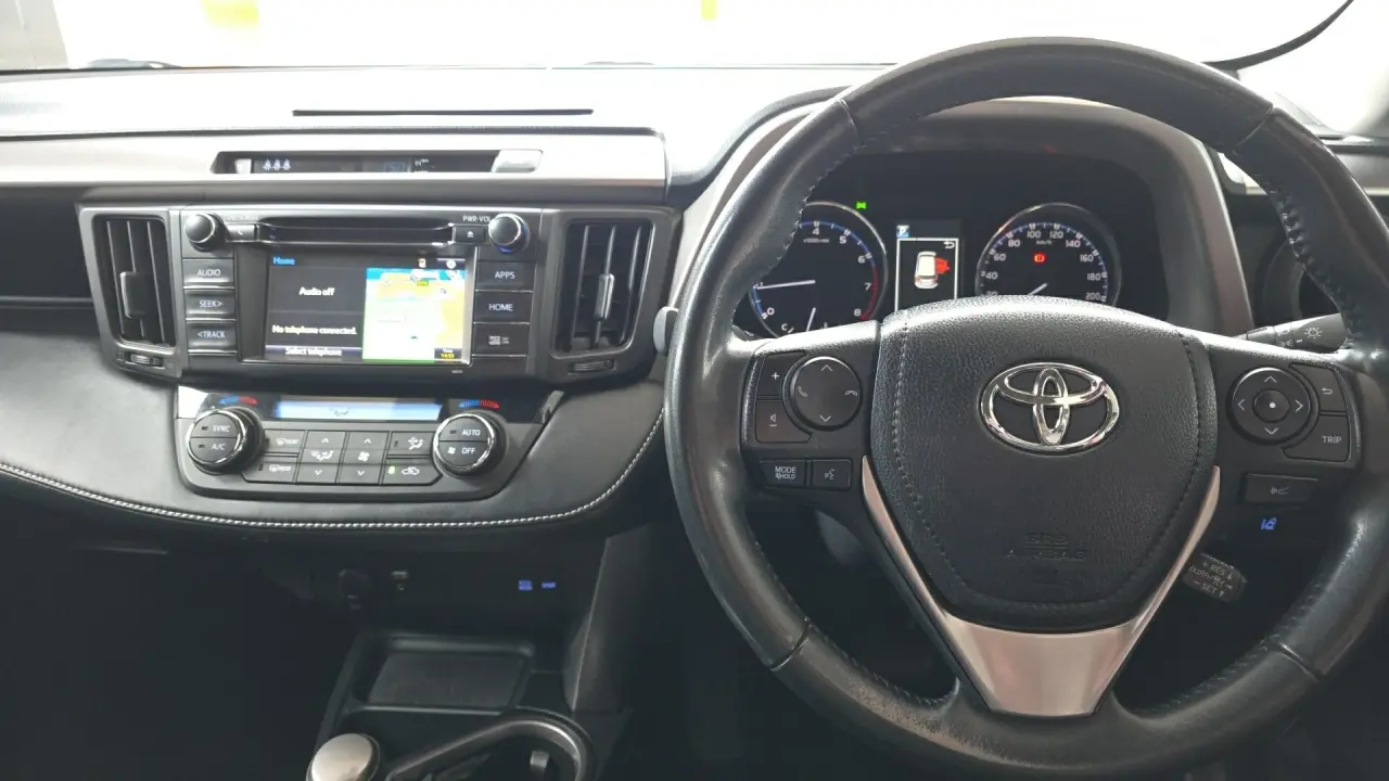 2017 Toyota RAV4 Gallery Image 8
