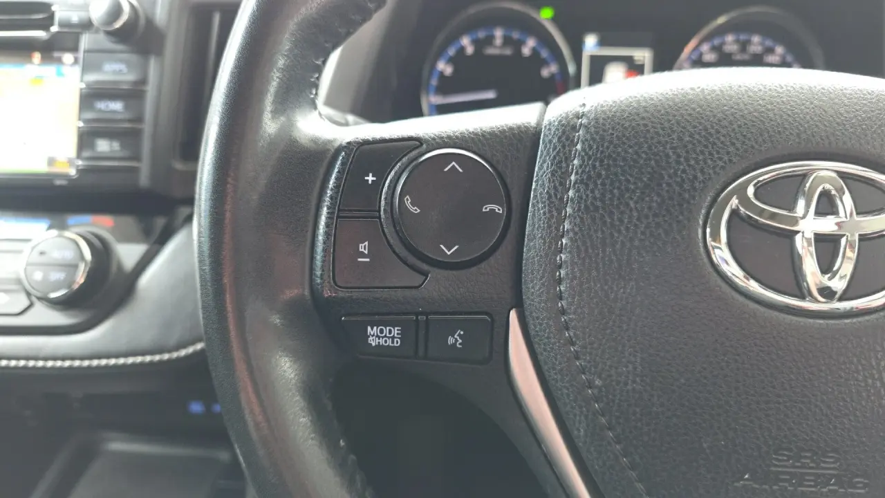 2017 Toyota RAV4 Gallery Image 9